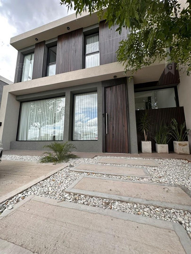 Casa Dúplex  En Venta En El Aljibe, Pilar, G.b.a. Zona Norte