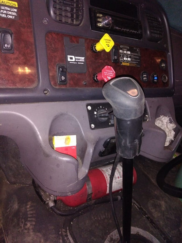 Imagen 8 de 12 de Freightliner M2 Mulita Motor Cummins 235 Hp Trasmicion De 9