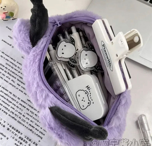 / V Estuche Cosmetiquero Felpa Kuromi Sanrio Hello Kitty