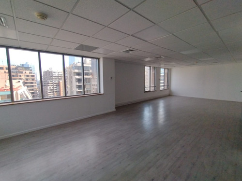 Excelente Oficina De 226 M2 De Planta Libre En Arriendo