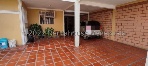 Imagen 2 de 11 de Casa En Venta En Santa Rita Maracay Aragua 22-25817 Irrr