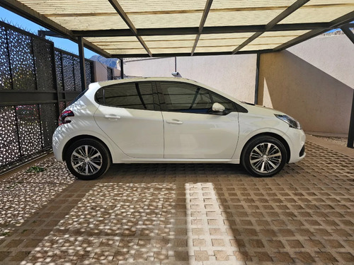 Peugeot 208 1.6 Feline