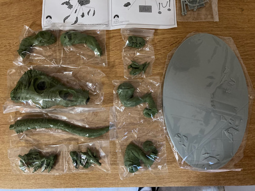 Modelo Kit The Relic Kothoga Creature. Pegasus Hobbies. (Usado)