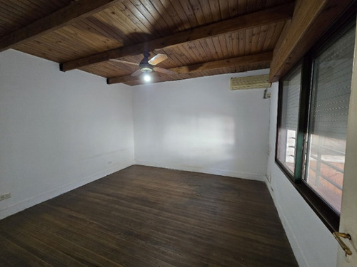 Venta Casa De Pasillo Dos Dormitorios Y Patio