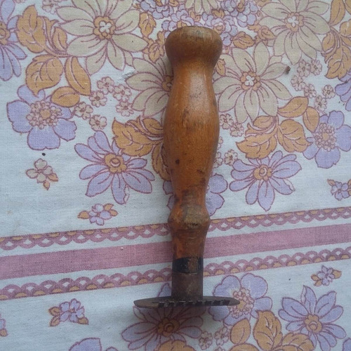 Peine Rastrillo Animal Madera Y Acero Antiguo