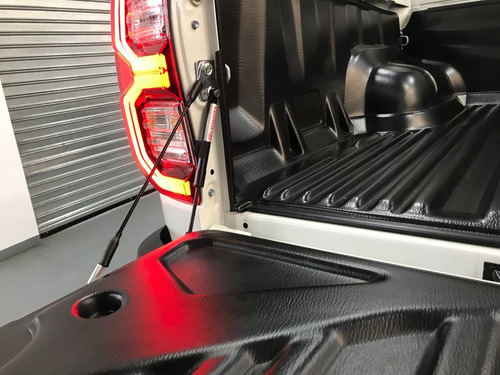 Imagen 21 de 22 de Toyota Hilux 2.8 Srx Srv Dx Sr 4x2 4x4 At Mt Amarok V6