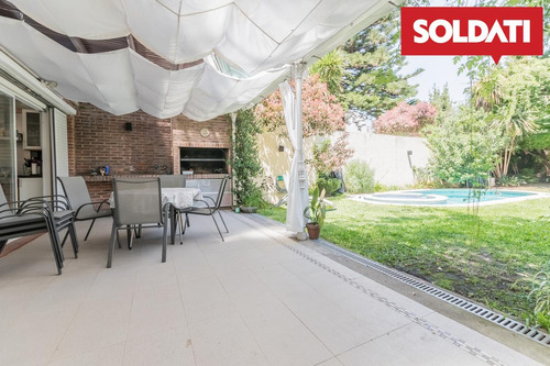 Venta - Casa 6 Ambientes - Coghlan