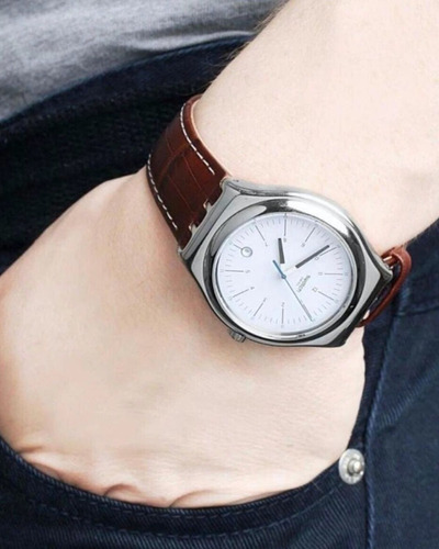 Reloj Swatch Hombre Appia Yws401 Cuero Acero Sumergible Color de la malla Marrón Color del bisel Plateado Color del fondo Blanco