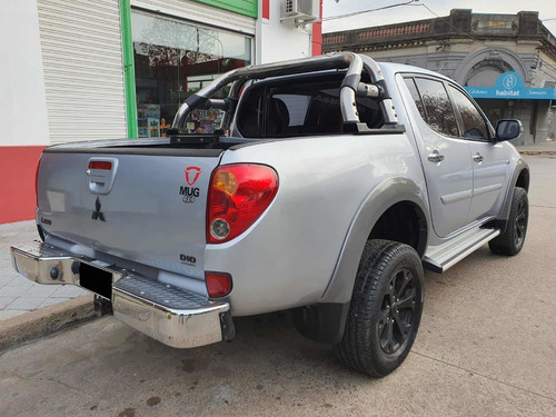 Imagen 11 de 13 de Mitsubishi L200 2014 2.5 Cd 4wd High-power Di-d At5 Cuero