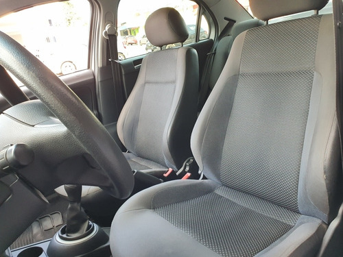 Imagem 6 de 7 de Volkswagen Voyage 2016 1.6 Msi Trendline Total Flex 4p