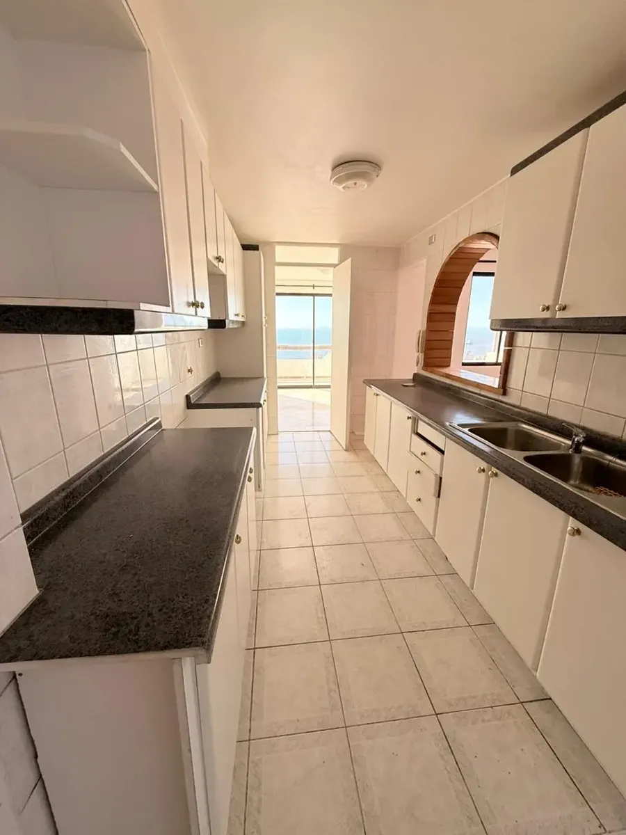 Imagen 3 de 21 de Casa Con Terrazas Con Vista Panoramica A La Ciudad Y El Mar