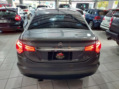 Imagen 11 de 18 de Citroën C4 Lounge 2017 1.6 Hdi 115 Feel Pack