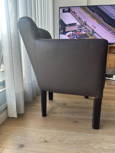 Sillón De Cuero Individual Usado Negro Floreado