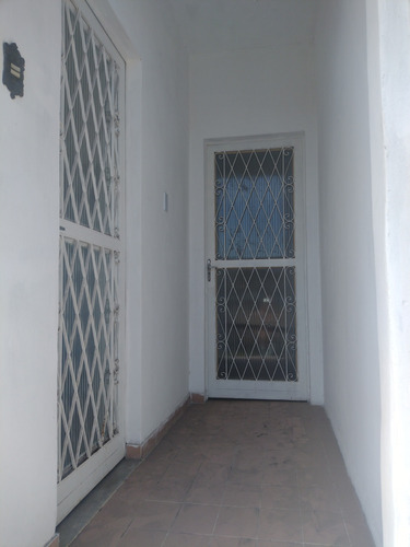 Vendo Galpão Aberto Com Dois Apartamentos Bairro De Brás De