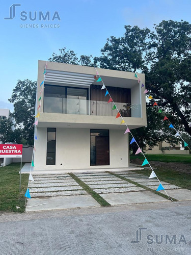 Casa En Venta En Fracc. Los Encinos, Altamira Tamaulipas. 