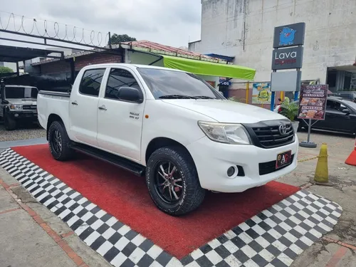 Toyota Hilux 2.7 MT 4X2