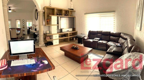 ¡vive El Lujo En Lomas De Cocoyoc! Casa En Venta Con Todas Las Comodidades.