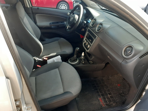 Volkswagen Voyage 1.6 Highline 101cv