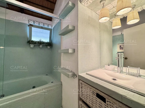 Casa De Tres Dormitorios En Venta, Pinares, Punta Del Este.