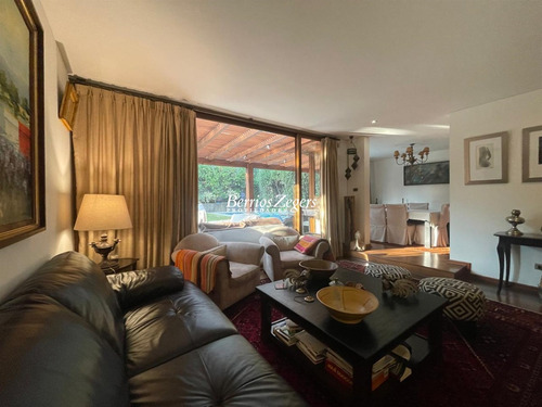 Casa En Venta De 4 Dorm. 4 Baños En Condominio En Las Condes