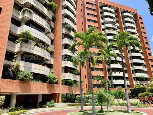 Bello, Amplio Y Cómodo Apartamento En Venta Los Chorros, Excelente Áreas Comunes. 23-4907