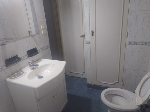 Departamento 3 Ambiente (con Dependencia Modificado A Cocina Comedor )amplio,al Frente , Excelente Ubicacion, A Mts De Corrientes Y Hospital Italiano, Dueño Directo