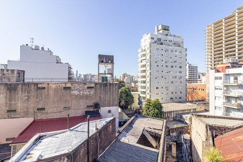 Venta. Tres Ambientes Con Dependencia. Barracas.