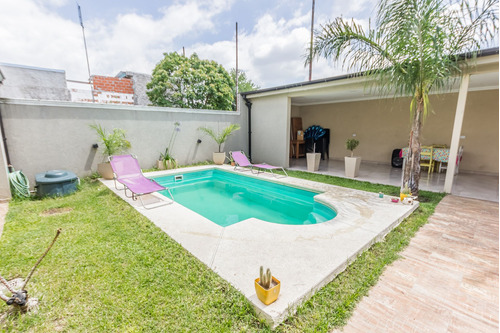 Venta Casa 4 Ambientes - Villa Luzuriaga