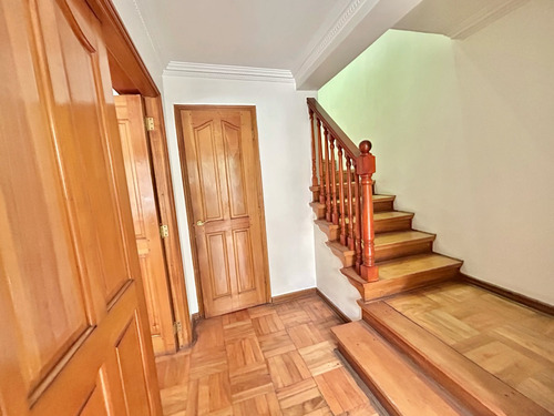 Amplia Casa Con Parquet, Luz Natural En El Corazón De Vitacu