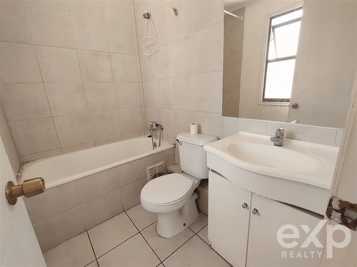 Casa En Arriendo De 3d Y 3b En Limache. Metro A 8 Cuadras.
