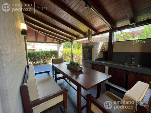 Venta Casa 2 Dormitorios En Barrio Privado Parque Pinares, Punta Del Este