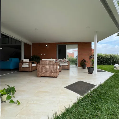 Casa En Arriendo En Vilas Verdes. Cod A8014639