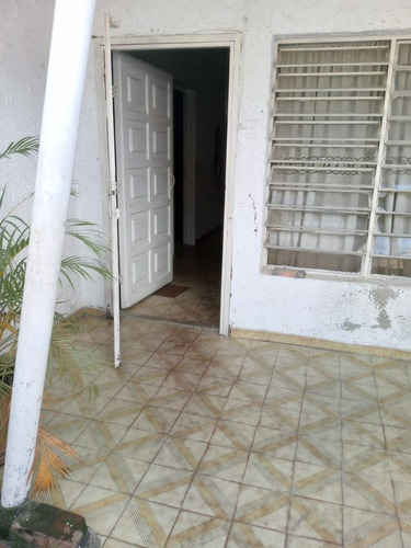 Beraca 001 Alquiler Habitación En La Cooperativa, Maracay.