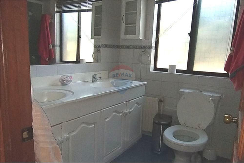 Se Vende Amplia Casa Av. Las Rastras.