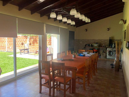 Imagen 1 de 13 de Casa 3 Dormitorios Y Parque En Venta La Plata