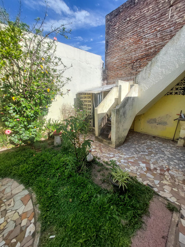 Casa En Pueblo Nuevo Con Patio Y Cochera ¡oportunidad!