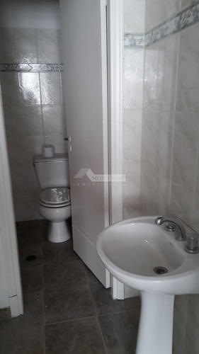 Imagen 11 de 12 de Oficina Ciudad Vieja Alquiler, Rincon Y Misiones, Buen Metraje, 1 Oficina,1 Privado, 3 Baños
