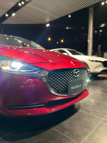 Imagen 19 de 21 de Mazda 2 Sedan Touring At Rojo