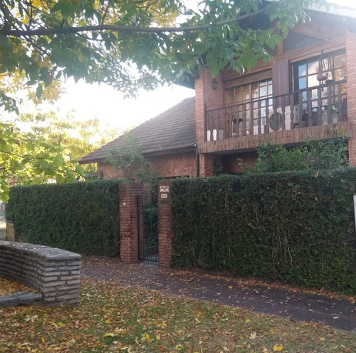 Imagen 2 de 6 de Reservada - Imponente Casa En Aviador Earhart 2635 - Ciudad Jardin