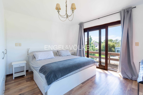 Sólida Casa En Lomas De La Tahona En Venta Id 2850