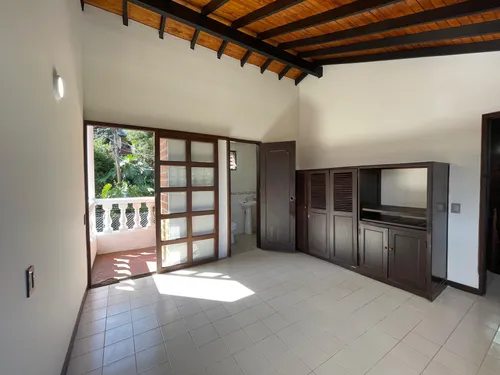 Casa En Arriendo En Robledo, La Pola. Cod A16552