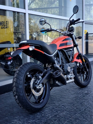 Imagen 14 de 25 de Ducati Scrambler Sixty2 - No Triumph, No Royal Enfield! Gf