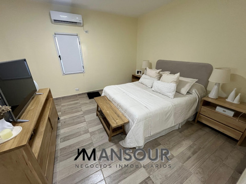 Casa Quinta Excelente Estado Sobre 1500m2 - Paso Del Rey