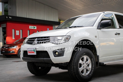 Mitsubishi L200 2.4 Cabina Doble 4x2 Mt