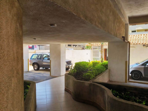 Apartamento En Alquiler Conjunto Residencial Olas Del Mar, Sector Playa Lido