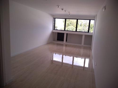 Conjunto Comercial / Sala 31 M² A Venda Pinheirinho - Sa00003 - 68849646