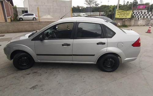 Imagem 5 de 8 de Ford Fiesta 2005 1.0 Personnalité 5p
