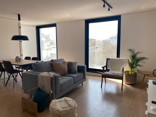 Un Dormitorio Y Cochera