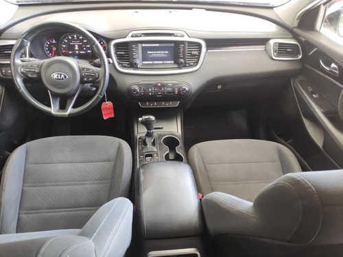 Imagen 7 de 13 de Kia Sorento 2017