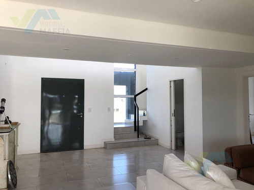 Venta De Casa San Sebastian Con Pileta A La Laguna
